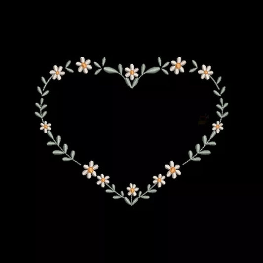 Motif de broderie machine – Couronne de marguerites en forme de cœur – rendu brodé fond noir.