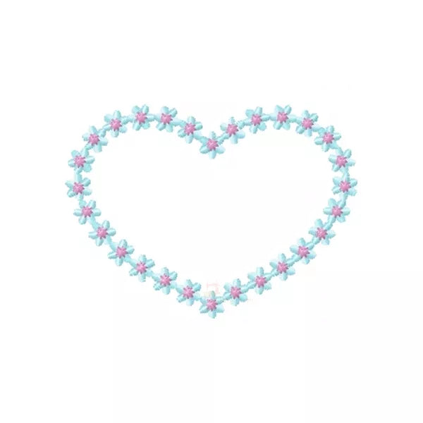 Motif de broderie machine couronne cœur en fleurs, design floral romantique, fond blanc.