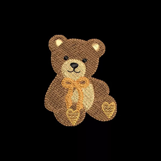 Rendu du motif de broderie ourson avec cœurs sur fond foncé.
