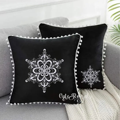 Flocon de Neige Blanc Élégant sur coussin noir #5A (5 Tailles) - Motif Broderie Machine