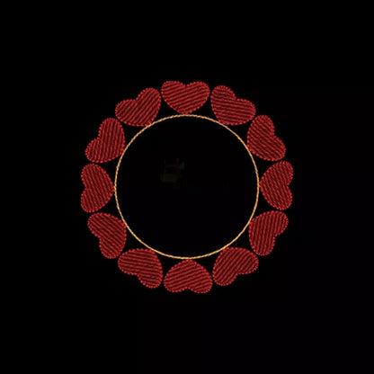 Rendu du motif de broderie couronne de cœurs rouges sur fond foncé.