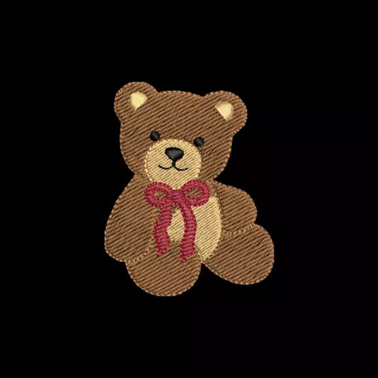 Rendu du motif de broderie ourson avec boucle rouge sur fond foncé.